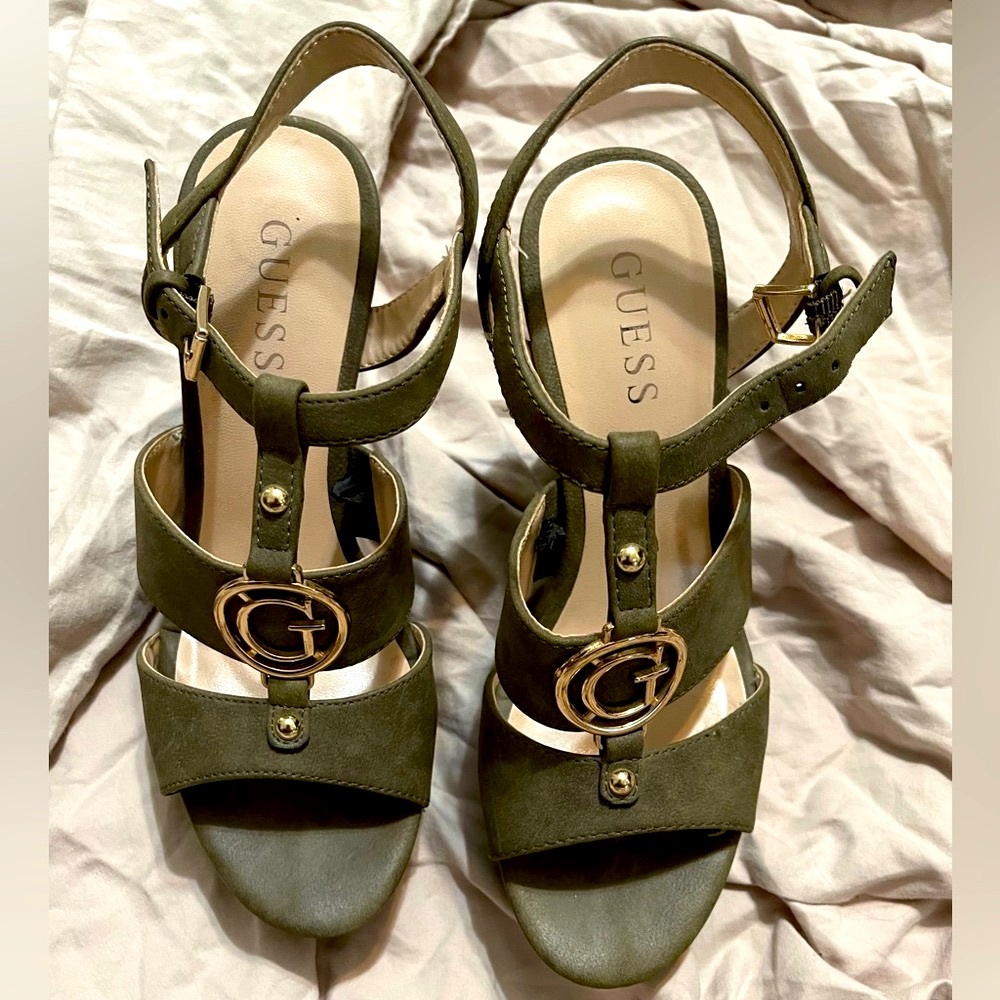 GUESS wedge pumps size 8M